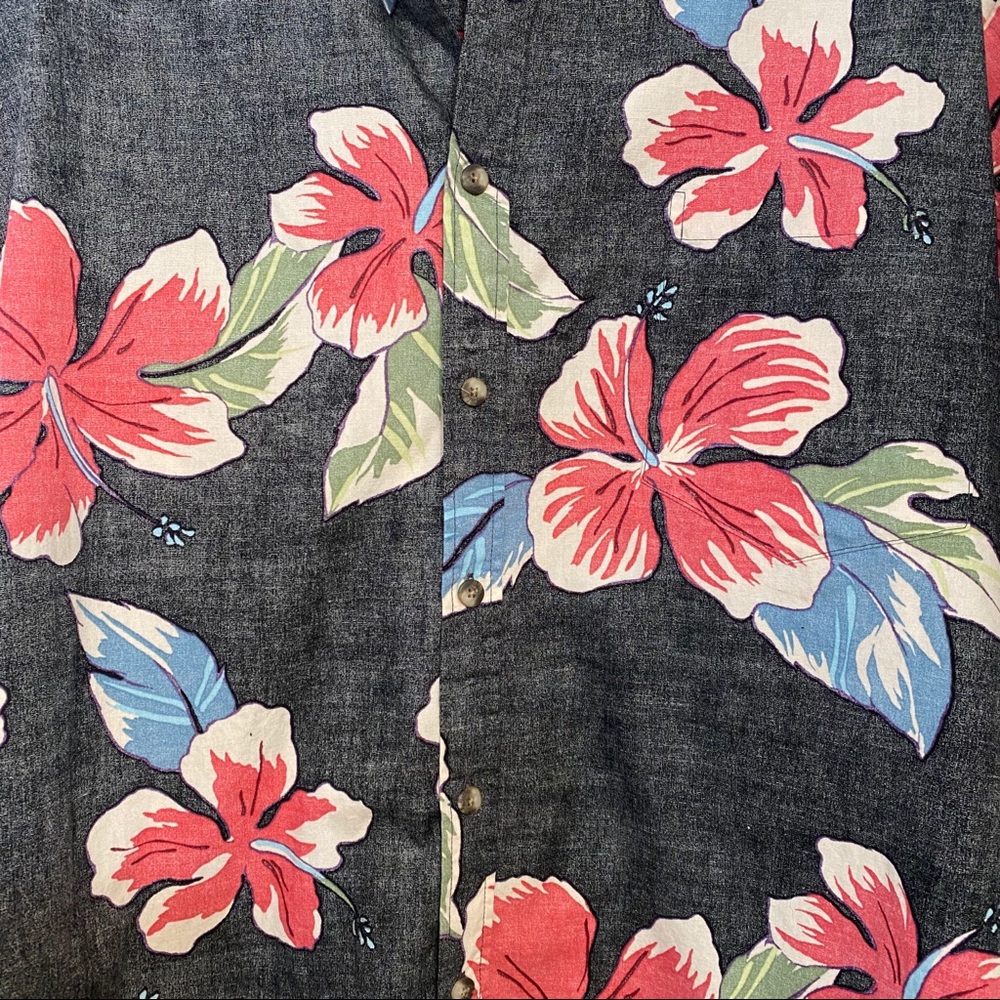 Tori Richard Hawaiian Shirt. Made in Hawaii. - Picture 3 of 5